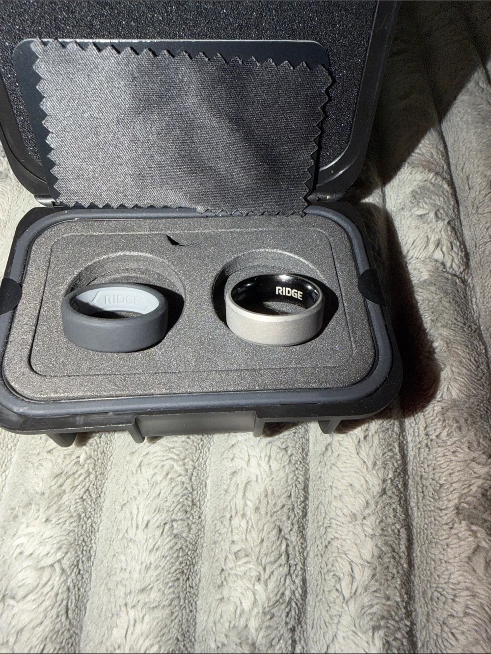 RIDGE Stonewashed Titanium Beveled Ring - Gray